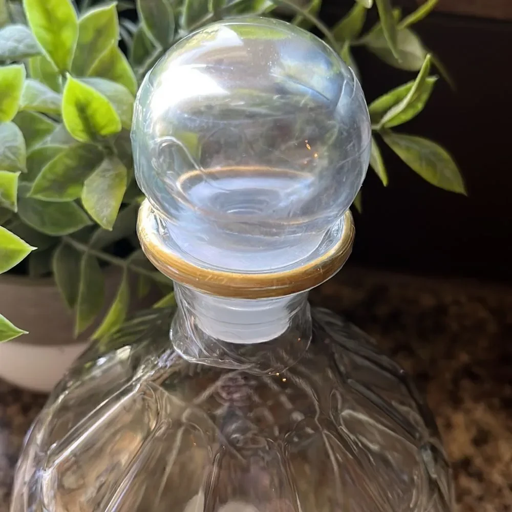 Lucky Star Enterprise & CO glass decanter